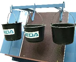 Dispozitiv de agăţare pentru găleţi GEDA aplicabil pe platforma universală, ZG2817