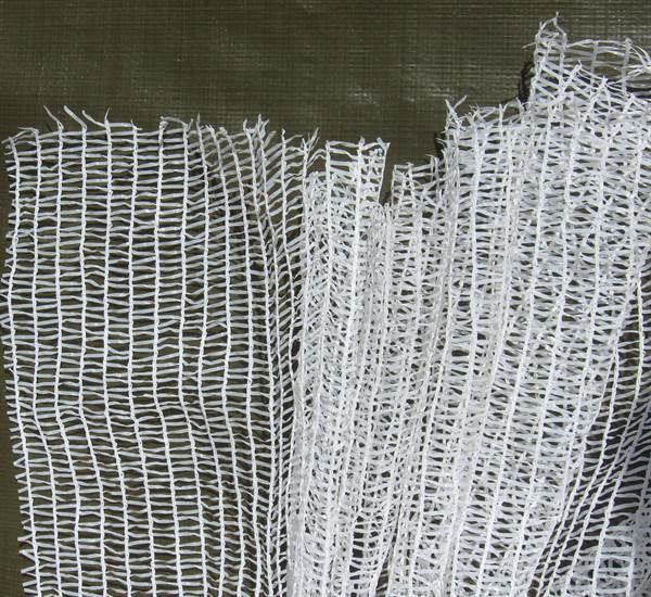 Plasă de protecţie pentru schelă AUSTRONET 313 SL, albă, 35g/m², 3,70 x 100m, împăturită, 50 role/palet, ZA313SLW