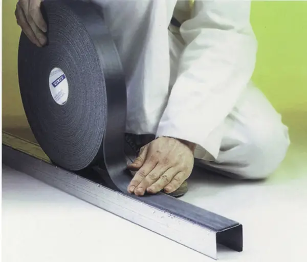 Bandă pentru pereţi despărţitori, 3 x 50mm x 30m, autoadezivă, 18 role/cutie, 12 cutii/palet, Z3809030503